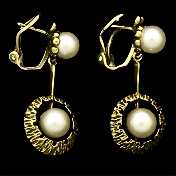 18K Gold and Cultured Pearl Drop Earrings circa 1970s