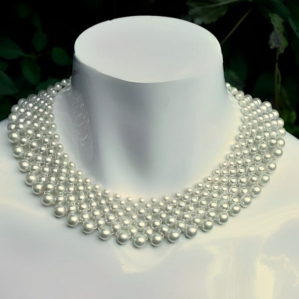 White Faux Pearl Collar Necklace circa 1950s