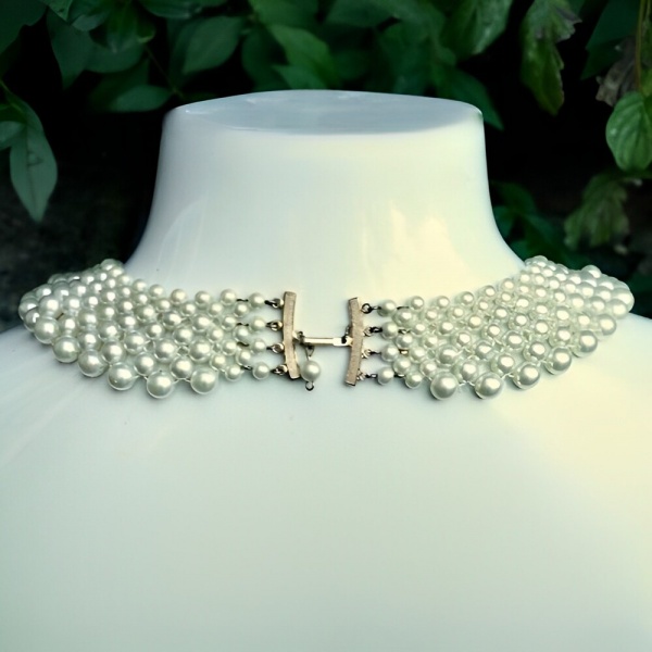 White Faux Pearl Collar Necklace circa 1950s