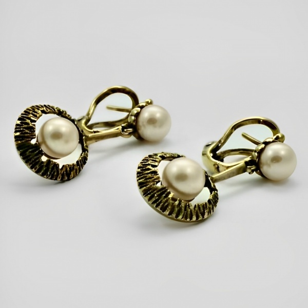 18K Gold and Cultured Pearl Drop Earrings circa 1970s