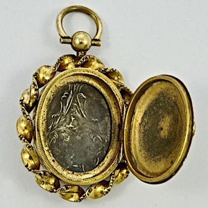 Antique Victorian Gold Plated Hand Engraved Locket