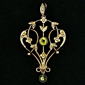 Art Nouveau 9ct Gold Pendant with Peridot Paste and Pearls