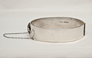 English Sterling Silver Engraved Flowers and Leaves Bangle 1960s