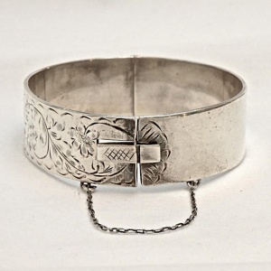 English Sterling Silver Engraved Flowers and Leaves Bangle 1960s