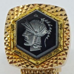 Gold Plated Mesh Wrap Diamond Cut Intaglio Cufflinks circa 1970s