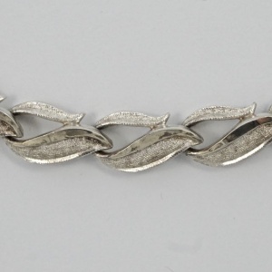 Silver Plated Abstract Leaf Design Link Necklace circa 1960s
