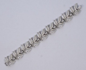 Trifari Vintage Silver Tone Leaf Link Bracelet