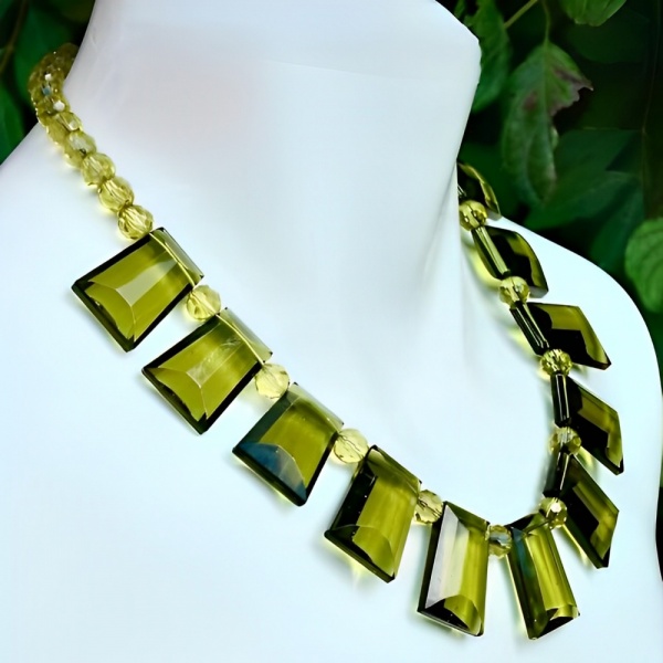 Art Deco Olive Green Glass Fringe Necklace Collar