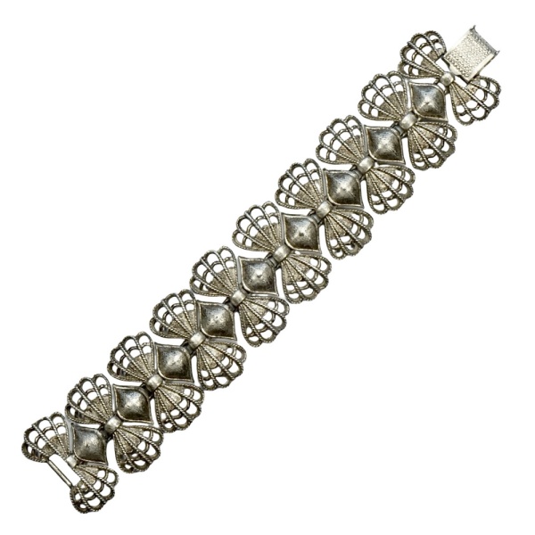 Coro Pegasus Silver Plated Bow Link Bracelet