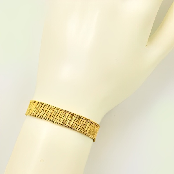 Gold Plated Ridged Mesh Link Bracelet circa 1980s