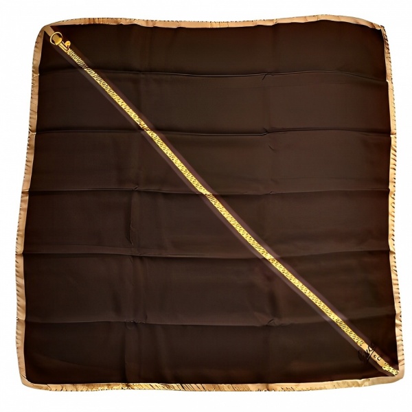 Gucci Square Silk Gold and Brown Chain Print Scarf  display picture 2