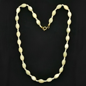 Mother of Pearl Bead Necklace circa 1950s