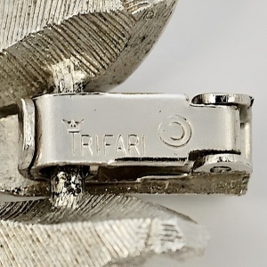 Trifari Silver Plated Leaves Link Bracelet circa 1960s